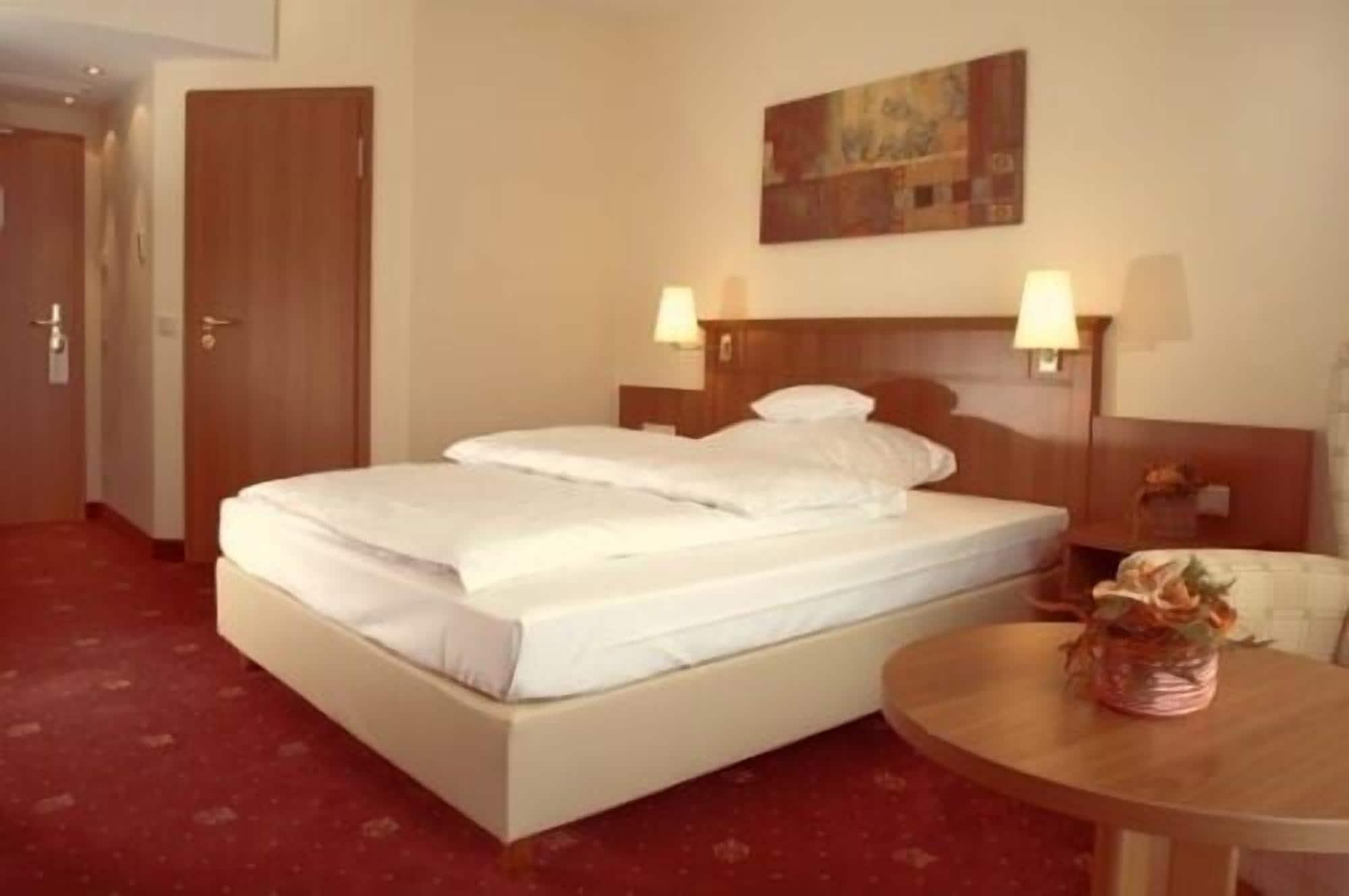 Waldhotel Nachtigall Paderborn Ngoại thất bức ảnh