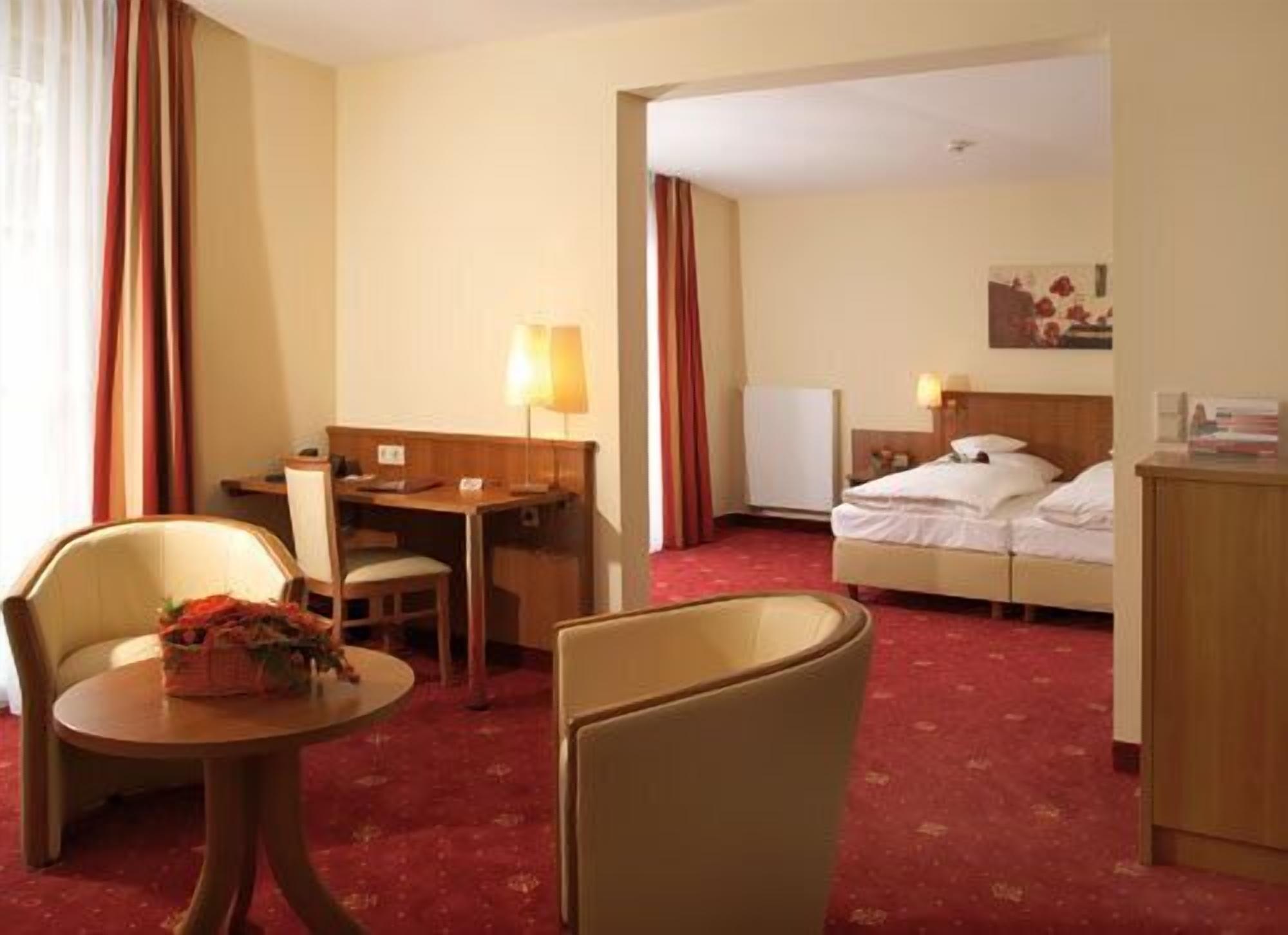 Waldhotel Nachtigall Paderborn Ngoại thất bức ảnh